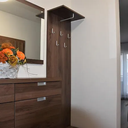 Taban Halifax - Center & Free Parking Appartement Nitra