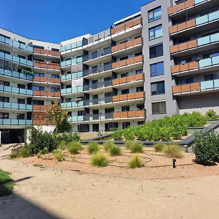 Taban Halifax - Center & Free Parking Appartement Nitra