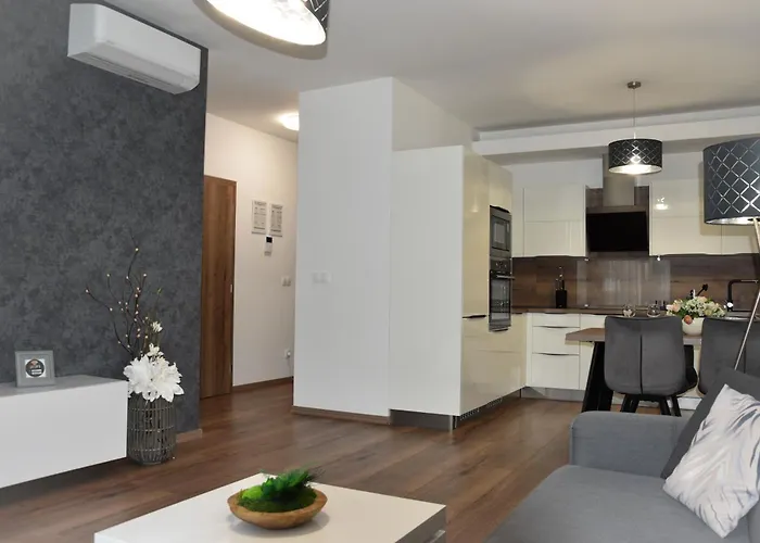 Taban Halifax - Center & Free Parking Appartement Nitra