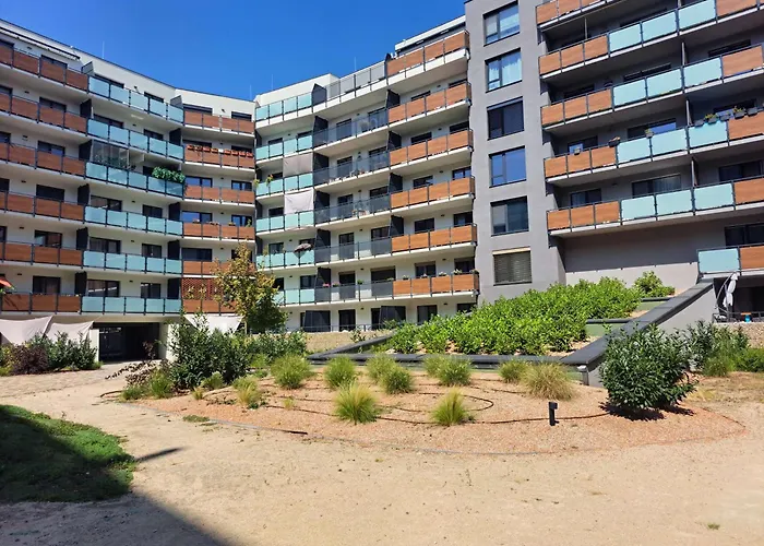 Taban Halifax - Center & Free Parking Appartement Nitra